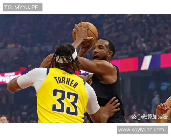 骑士防守悍将莫布利在第二节进攻中展现全面背身技术,面对活塞紧逼成功转身暴扣,震撼全场助力球队进攻